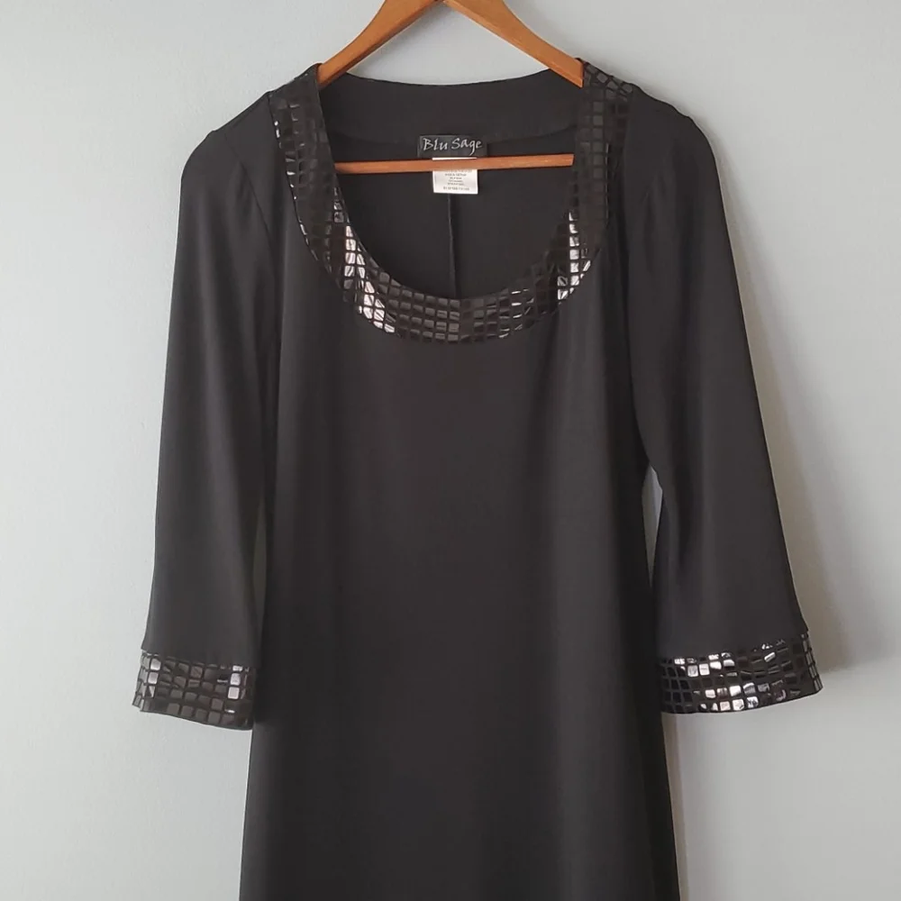 Blue Sage Black Scoop Neck Metallic Shift Mini Dress NWOT Womens Medium - Picture 2 of 8
